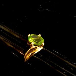 14kt yellow gold Peridot ring